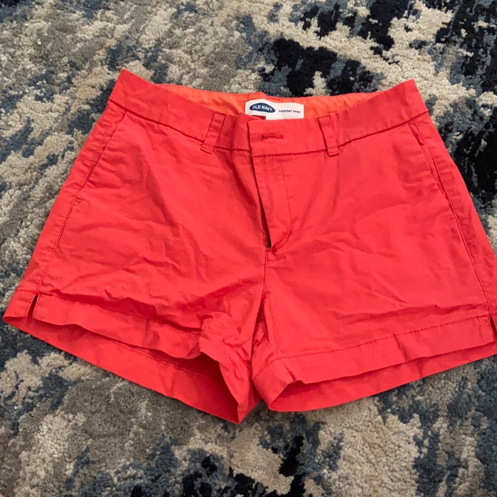 Old Navy Women’s Shorts Size 6 - Coral Pink/Red
